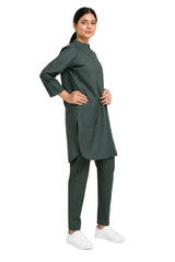 Clozzi Mandarin collar scrub set three-quarter view