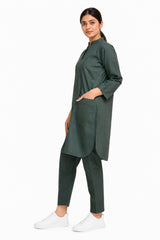 women’s scrub top displaying spacious front pocket