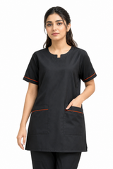 women’s scrub top highlighting two spacious utility pockets and contrast trim