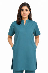 women’s scrub top with Mandarin neckline and side pockets